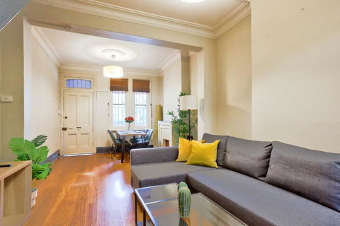 Awesome 2 Bedroom House Surry Hills - Accommodation Search 3