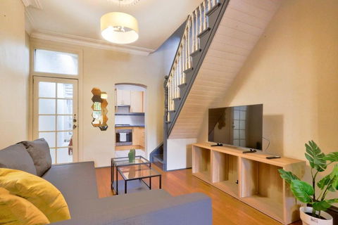Awesome 2 Bedroom House Surry Hills - Accommodation Search 1