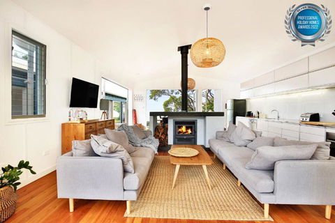 Ayana - Pet Friendly - Directly Opposite Beach - Fireplace - Accommodation Search 0