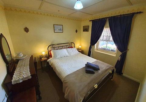 Ayers Burra - Historical 1851 Cottage - Accommodation Search 1