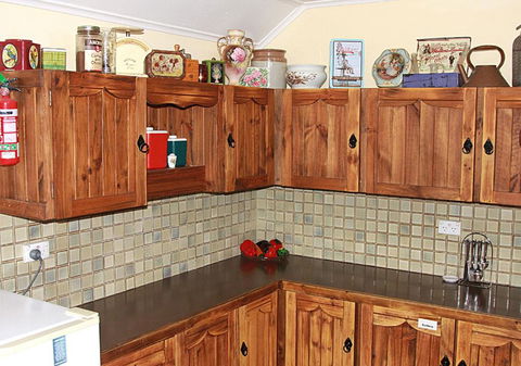 Ayers Burra - Historical 1851 Cottage - Accommodation Search 4