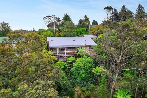 Azimuth - Spacious Family Retreat With City Views - Accommodation Search 0