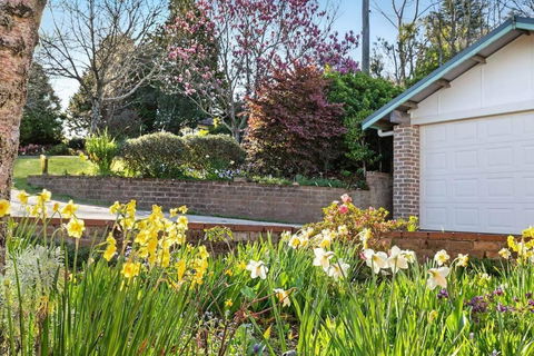 Azimuth - Spacious Family Retreat With City Views - Accommodation Search 2