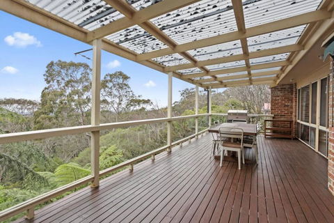 Azimuth - Spacious Family Retreat With City Views - Accommodation Search 3