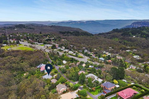 Azimuth - Spacious Family Retreat With City Views - Accommodation Search 4