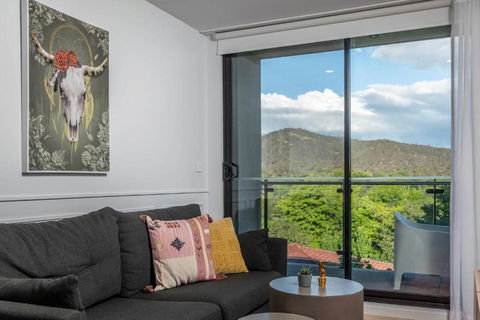 Awesome Brooklyn Inspired Stay - Mt Ainslie View - Accommodation Search 1