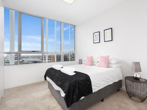 As The Sun Sets - Modern And Spacious 2BR Zetland Apartment Facing The Setting Sun - Accommodation Search 4