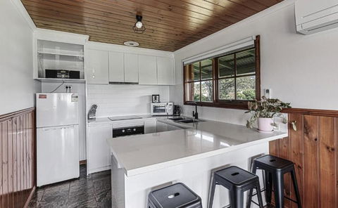 Apollo Bay Cottages- Sabine - Accommodation Search 1