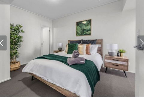 AU1 - Aurora Skyscraper CBD For Business Or Pleasure - Accommodation Search 2