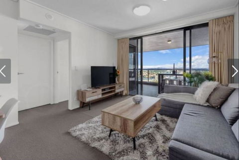 AU1 - Aurora Skyscraper CBD For Business Or Pleasure - Accommodation Search 0