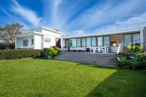 Azure Absolute Beachfront I Pet Friendly - Accommodation Search 2