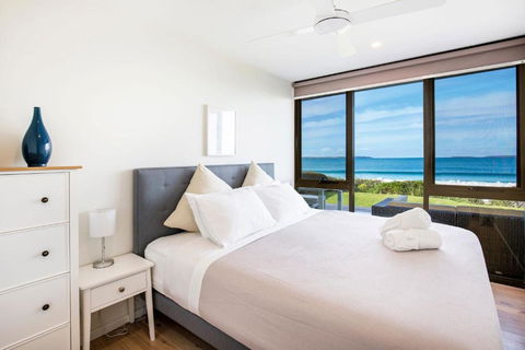 Azure Absolute Beachfront I Pet Friendly - Accommodation Search 3