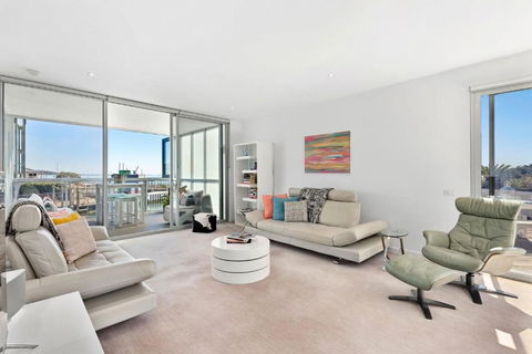 Azure Bliss Luxe With Water Views Walk To Beach - Accommodation Search 3