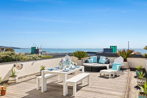 Azure Bliss Luxe With Water Views Walk To Beach - Accommodation Search 1