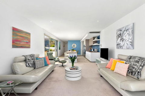 Azure Bliss Luxe With Water Views Walk To Beach - Accommodation Search 4