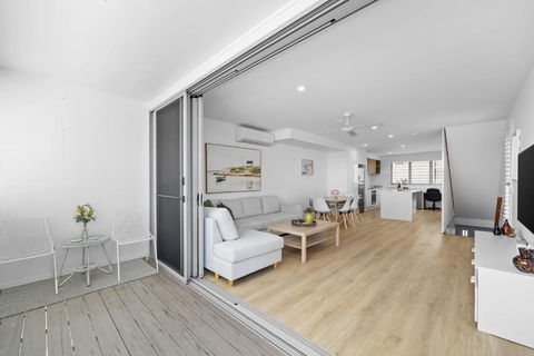 Azure River Side Townhouse - Accommodation Search 4