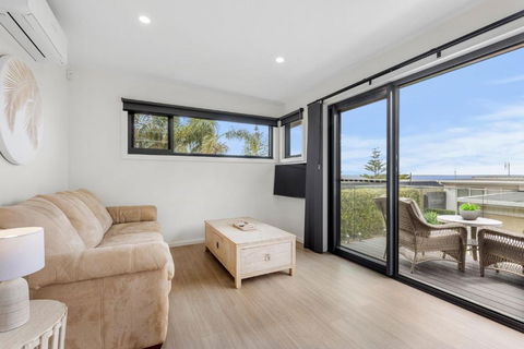 Azure Studio - Ocean Glimpses - 3 Mins Walk To Beach - Accommodation Search 1