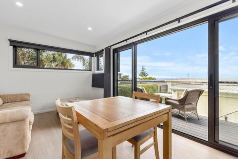 Azure Studio - Ocean Glimpses - 3 Mins Walk To Beach - Accommodation Search 4