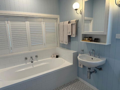 B & B On The Water - Accommodation Search 2