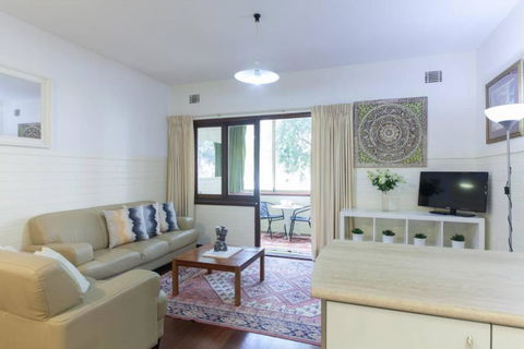 B2 Crawley Apartment 1 BRM & Sleepout Near UWA - Accommodation Search 3