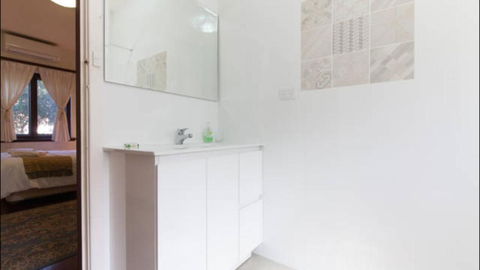 B4 Crawley Apartment 1 BRM & Sleepout Near UWA - Accommodation Search 3