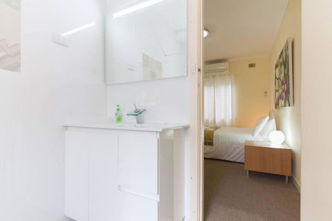 B5 Crawley Apartment 1 BRM & Sleepout Near UWA - Accommodation Search 2