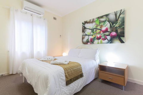 B5 Crawley Apartment 1 BRM & Sleepout Near UWA - Accommodation Search 1