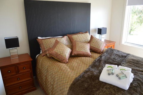 BATHURST GOLDFIELDS RESIDENCE On MOUNT PANORAMA - Accommodation Search 0