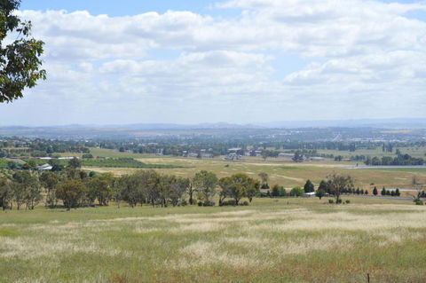 BATHURST GOLDFIELDS RESIDENCE On MOUNT PANORAMA - Accommodation Search 1