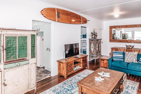 BAY PROPERTIES . Pacific Lodge - Accommodation Search 3