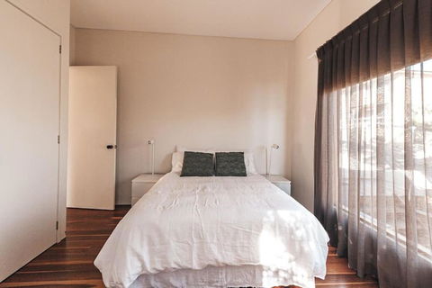 BAY PROPERTIES . The Big Chill - Accommodation Search 4