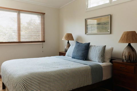 BAY PROPERTIES . The Sailor Shack - Accommodation Search 3