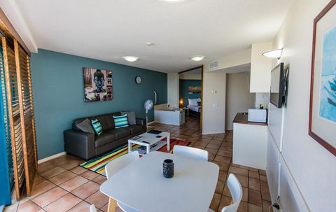 La Promenade - Accommodation Search 23