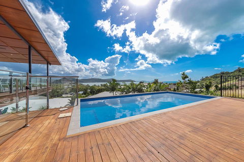 Viewpoint Holiday Home - Cannonvale - Accommodation Search 0