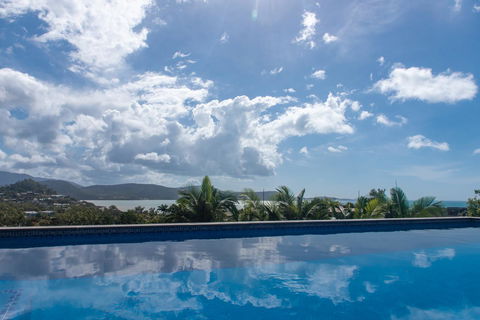 Viewpoint Holiday Home - Cannonvale - Accommodation Search 1