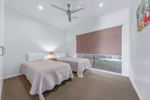 Viewpoint Holiday Home - Cannonvale - Accommodation Search 10