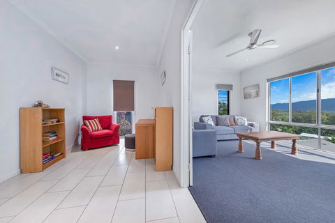 Viewpoint Holiday Home - Cannonvale - Accommodation Search 7