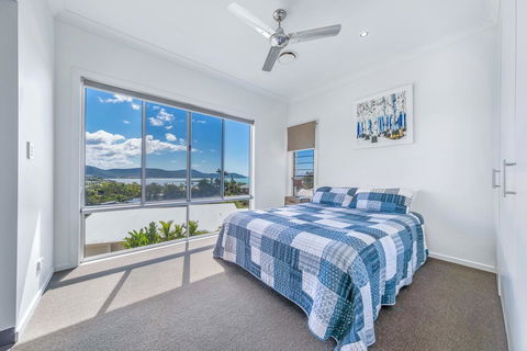 Viewpoint Holiday Home - Cannonvale - Accommodation Search 9