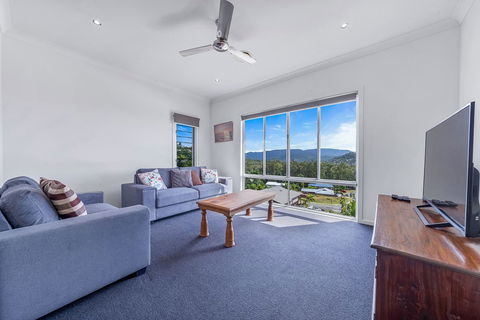 Viewpoint Holiday Home - Cannonvale - Accommodation Search 8