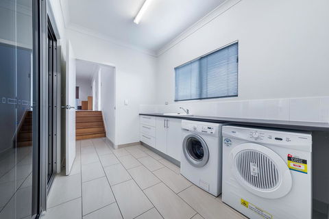 Viewpoint Holiday Home - Cannonvale - Accommodation Search 16