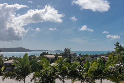 Viewpoint Holiday Home - Cannonvale - Accommodation Search 17