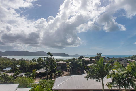 Viewpoint Holiday Home - Cannonvale - Accommodation Search 18