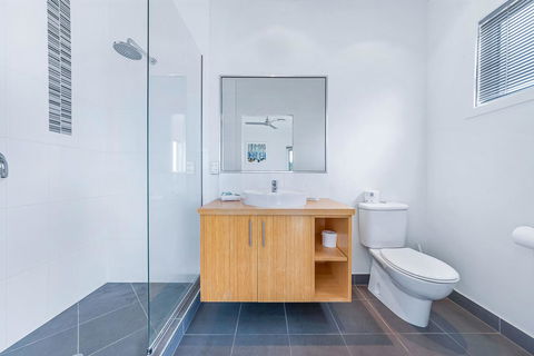 Viewpoint Holiday Home - Cannonvale - Accommodation Search 15