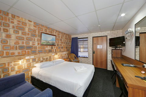 Chalet Motor Inn - Accommodation Search 16