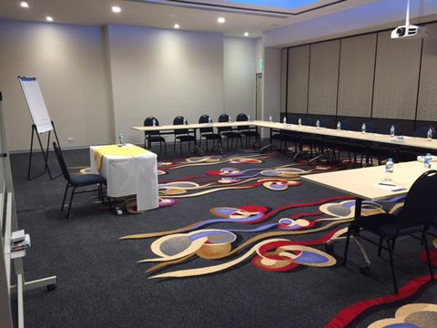 Alexandra Hills Hotel - Accommodation Search 1
