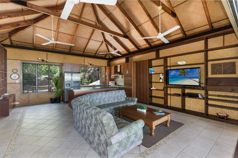 Absolute Beachfront - Accommodation Search 7