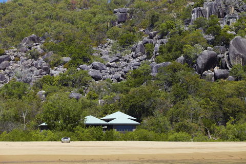 Absolute Beachfront - Accommodation Search 9
