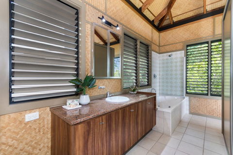 Absolute Beachfront - Accommodation Search 2