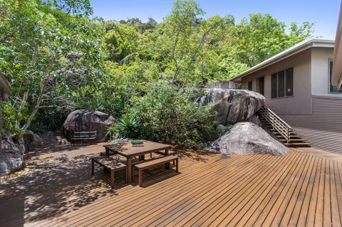 Absolute Beachfront - Accommodation Search 8