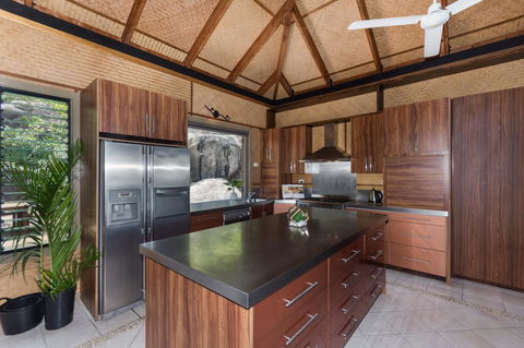 Absolute Beachfront - Accommodation Search 1